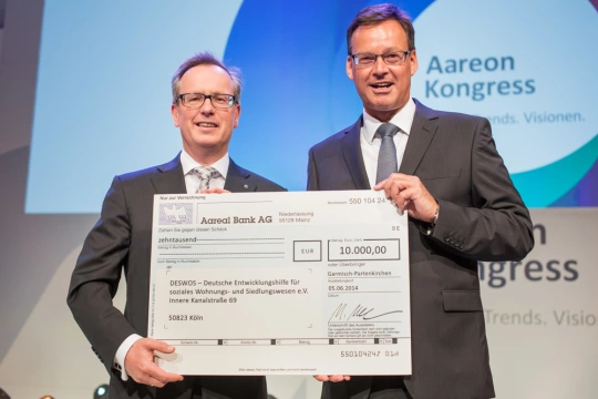 Spendenübergabe an die DESWOS Spendenübergabe an die DESWOS
