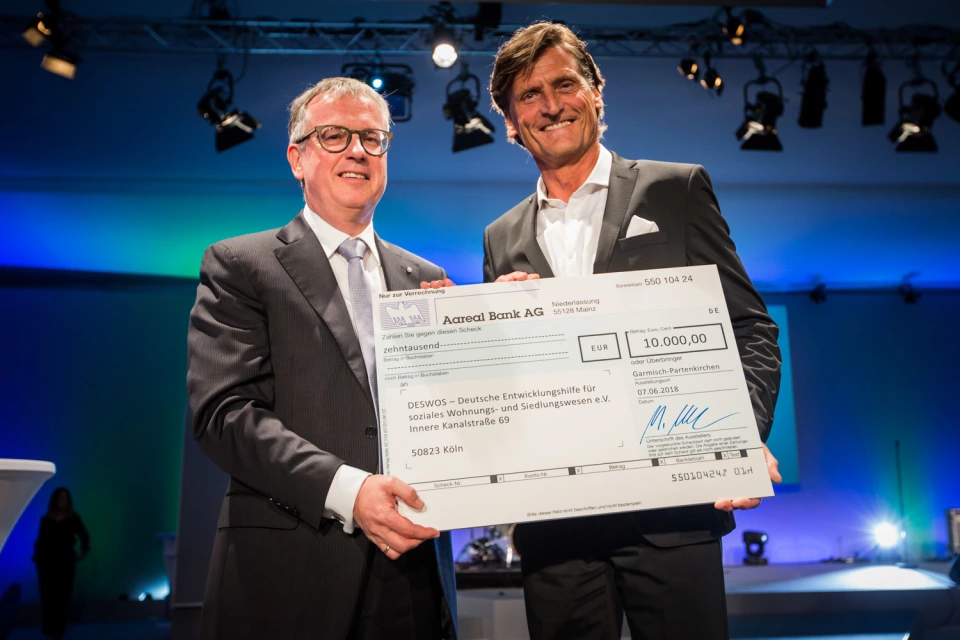 Aareon spendet 10.000 Euro an die DESWOS Aareon spendet 10.000 Euro an die DESWOS