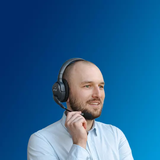 Mann mit Headset