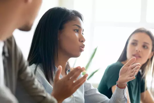 Wodis Kundendialoge: Zwei Frauen und ein Mann im Gespräch