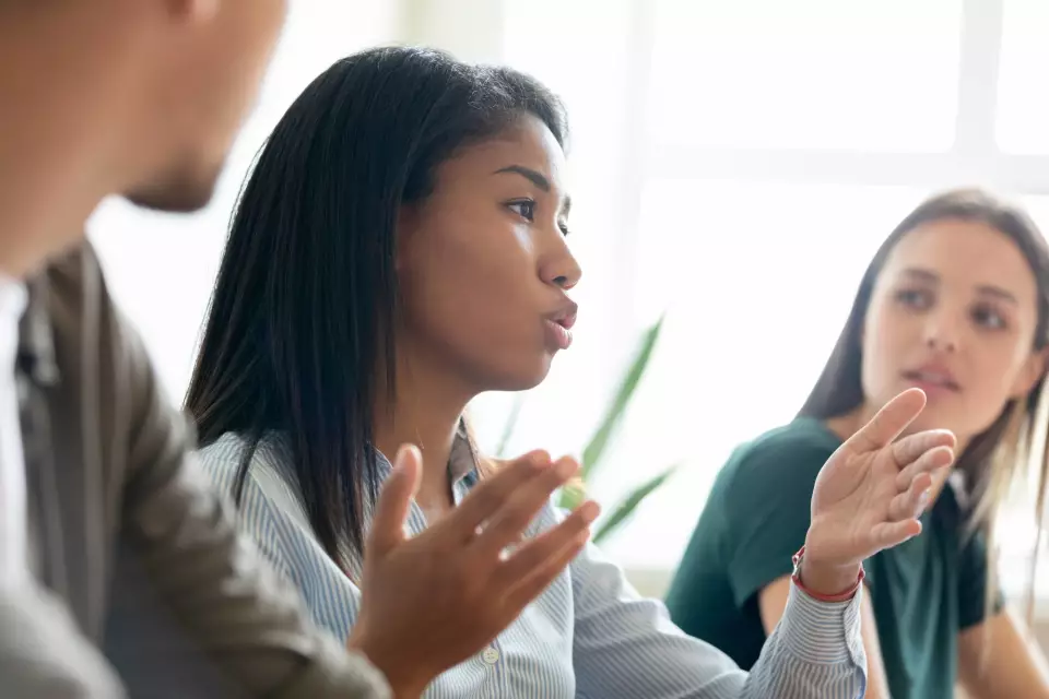 Wodis Kundendialoge: Zwei Frauen und ein Mann im Gespräch Wodis Kundendialoge: Zwei Frauen und ein Mann im Gespräch