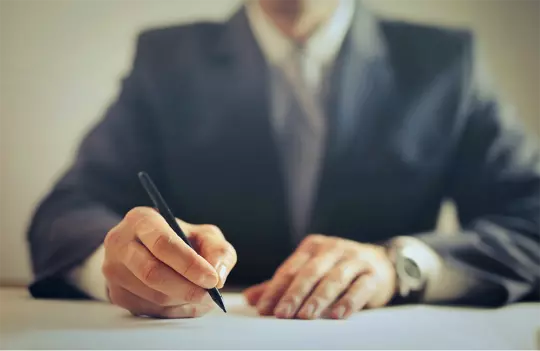 Hand mit Stift