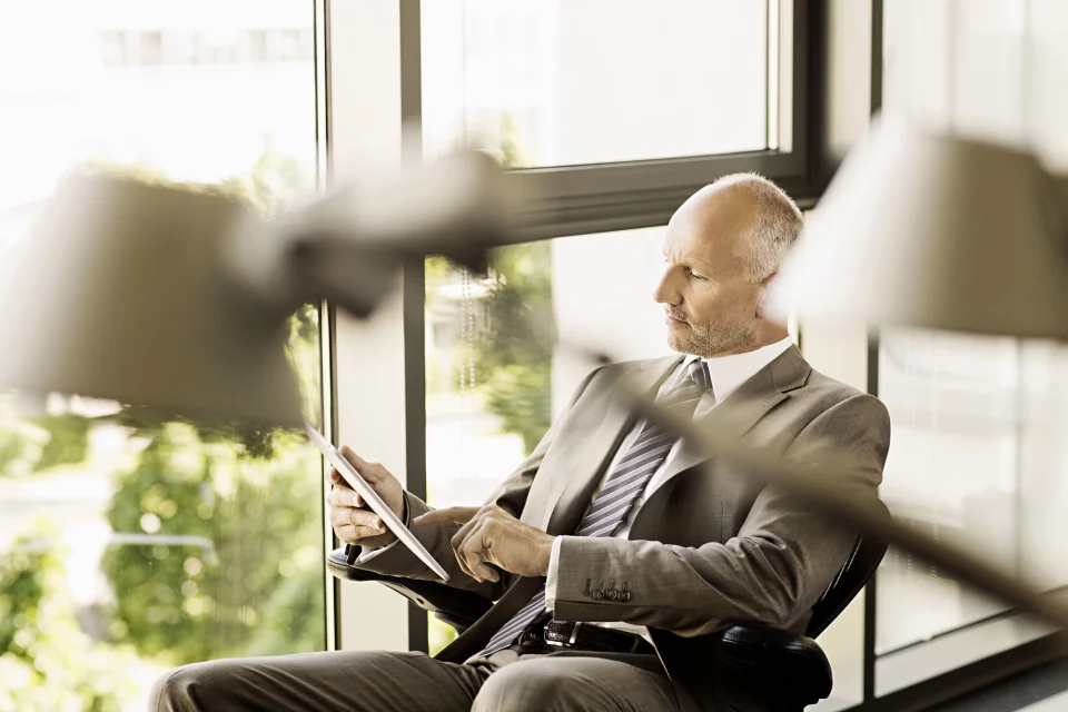 Mann in Büro Mann in Büro