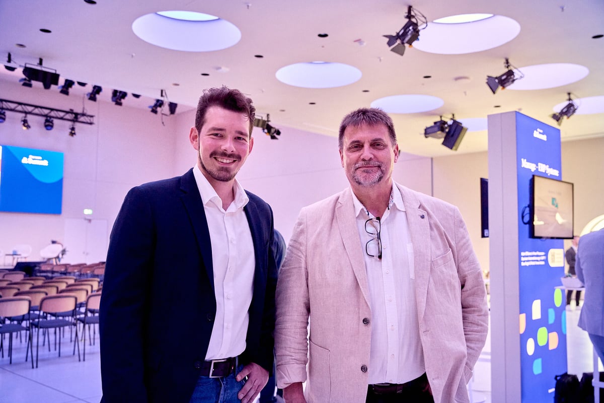 Dennis Heinrichs (wohnungshelden) und Dr. Henri Lüdeke (WBV Coswig)