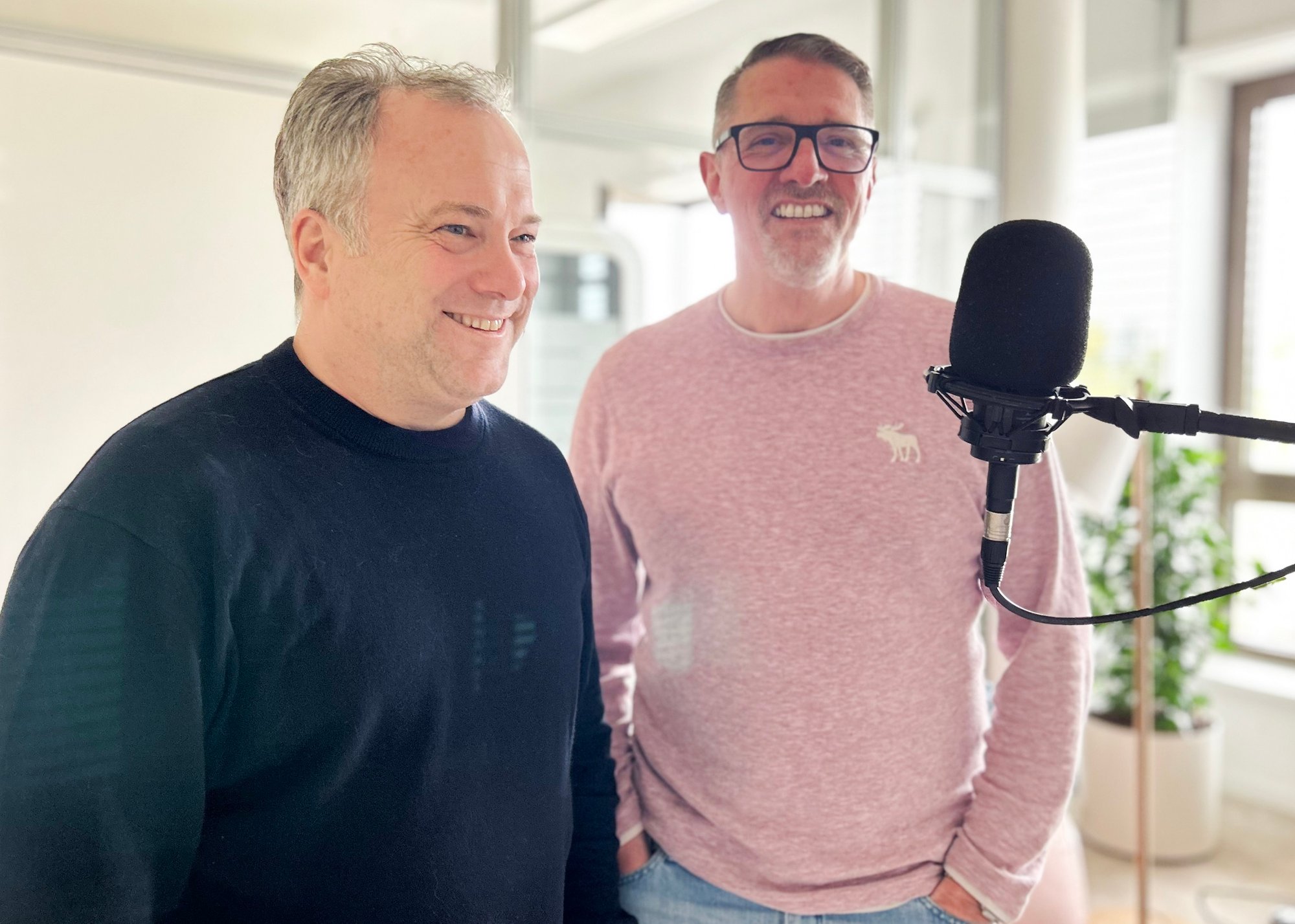 Personen am Mikrofon