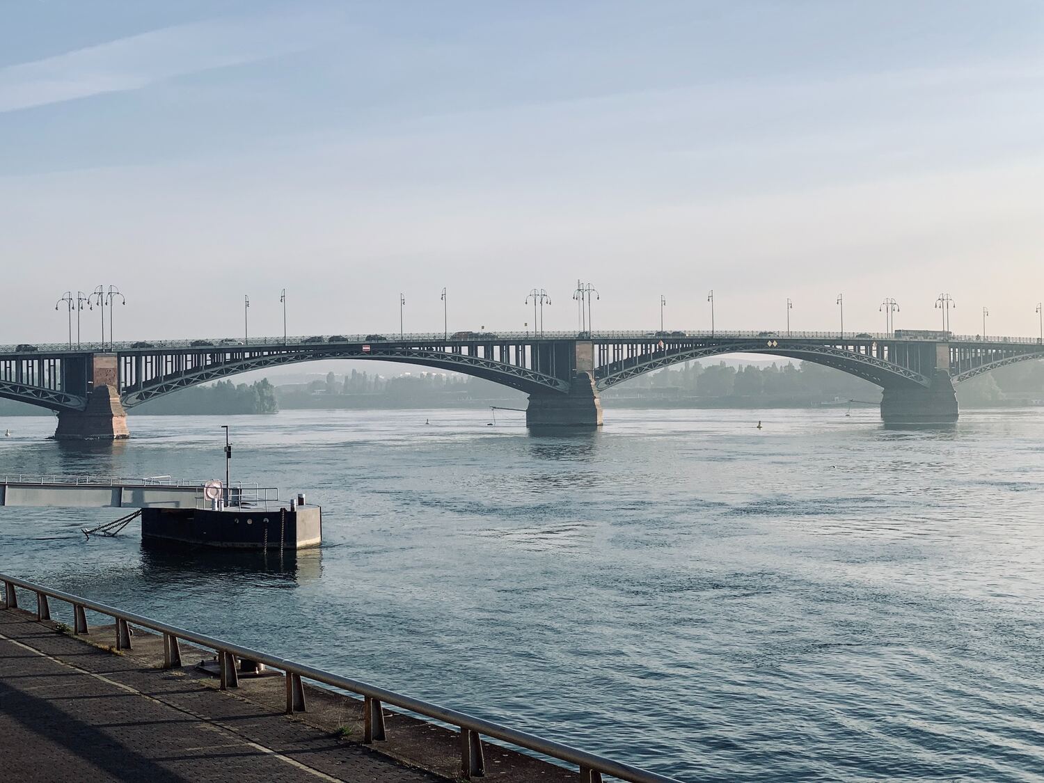 Theodor-Heuss-Brücke über den Rhein bei Mainz
