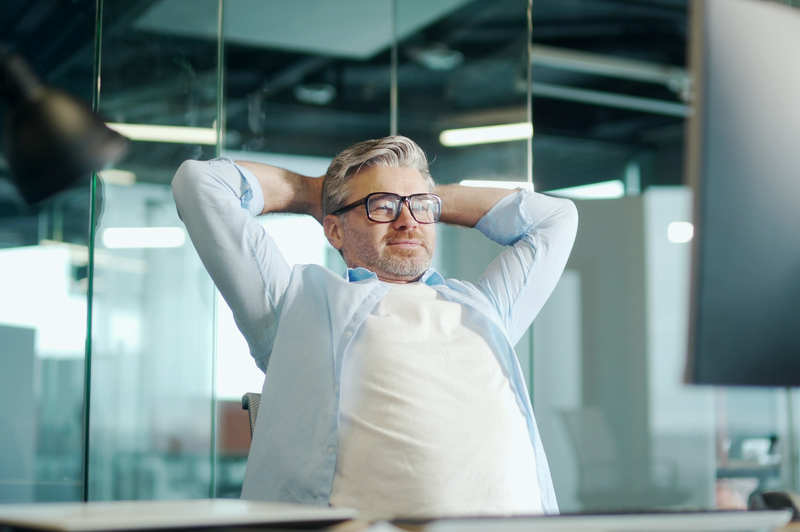 Business_Man_Relax_AdobeStock_510028970_293x195-1