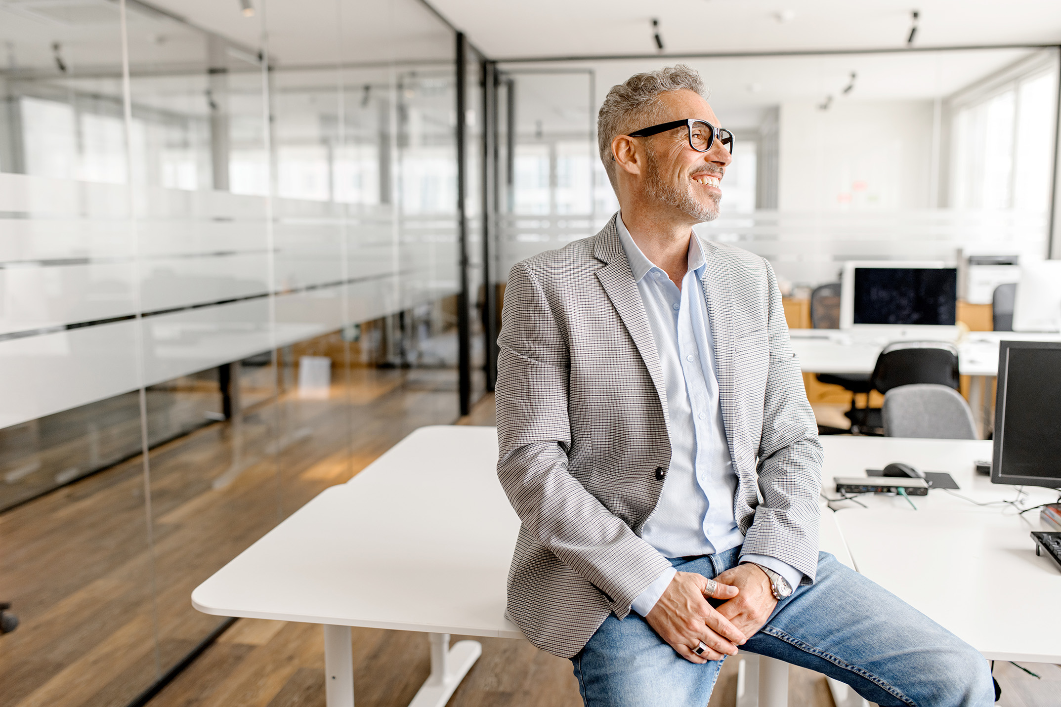 Office_Man_AdobeStock_635792377