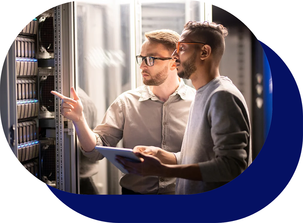 Mitarbeiter im Rechenzentrum 