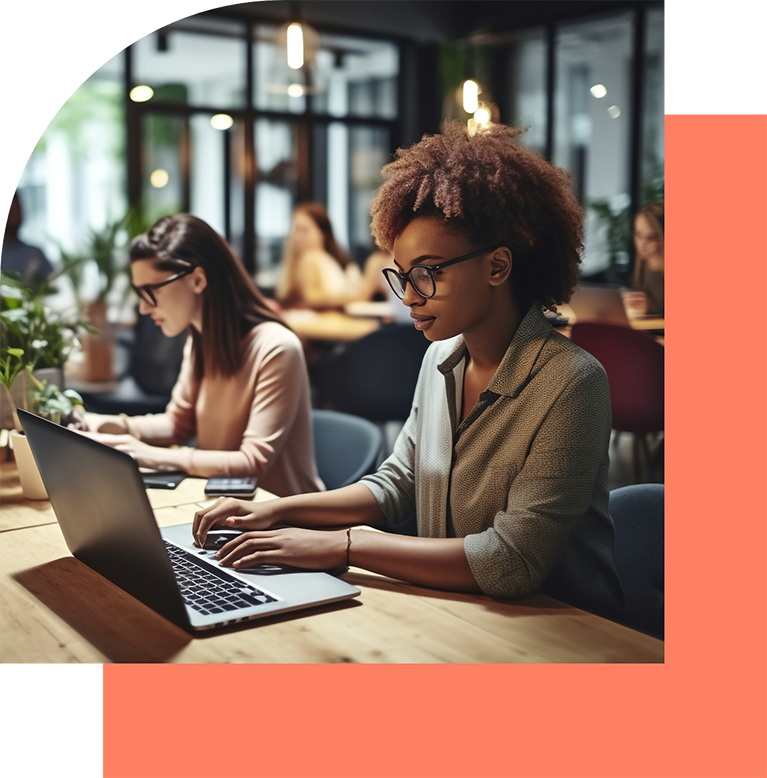 Menschen, die an ihren Laptops arbeiten